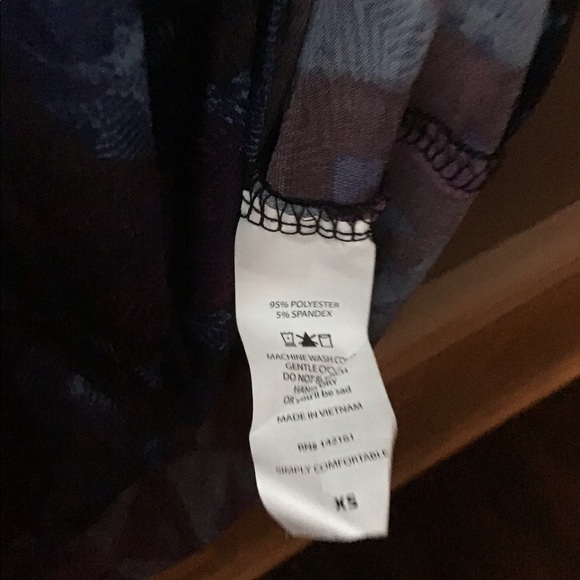 LuLaRoe Irma knit short sleeve size XS top - Picture 4 of 4